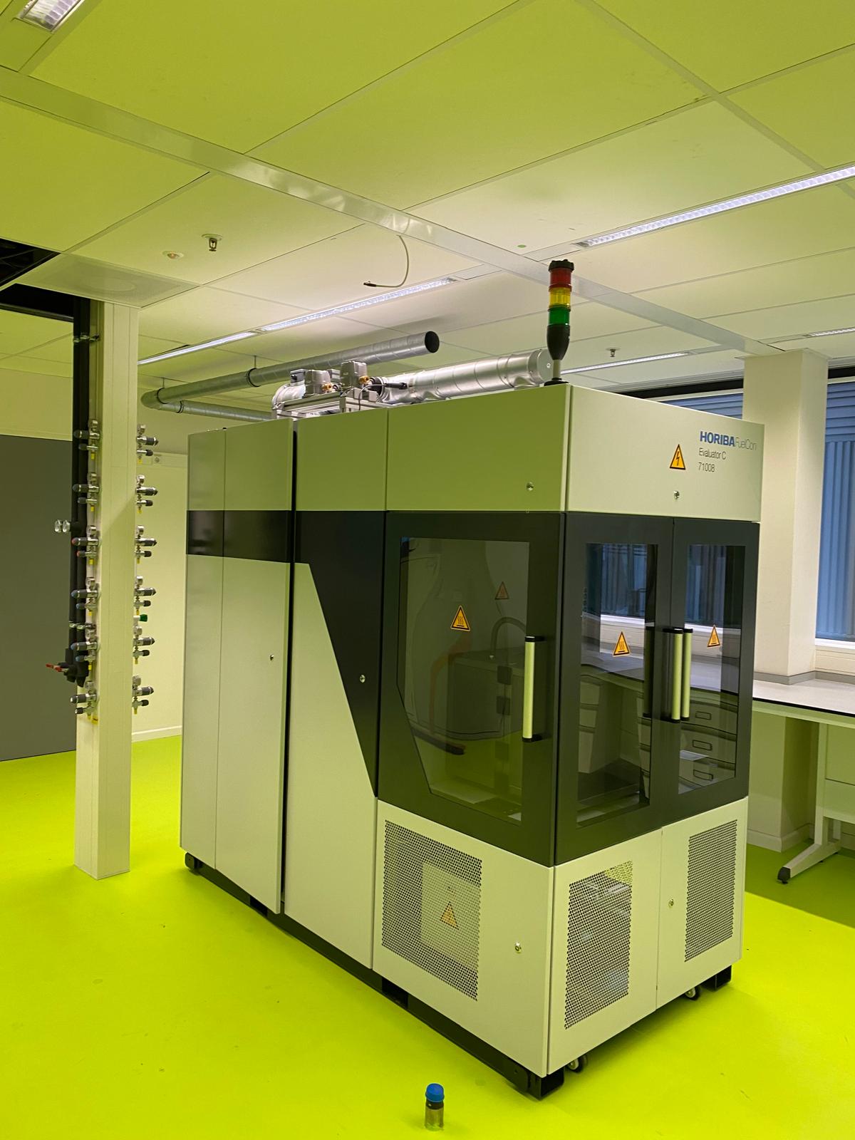 Actual test equipment inside Utrecht University's Hydrogen Lab at GeoLab.
